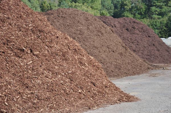 Brown Mulch Delivery in Richmond