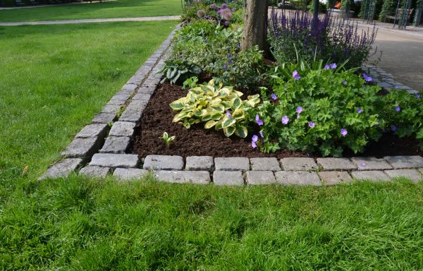 Flower Bed Mulching in Richmond